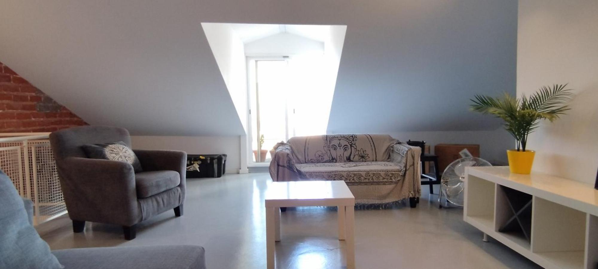 Apartment At Your Feet *