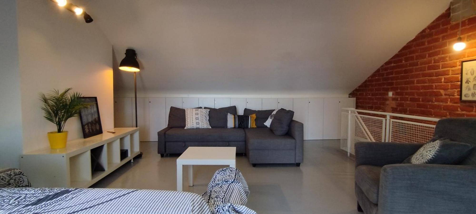 Apartment At Your Feet *